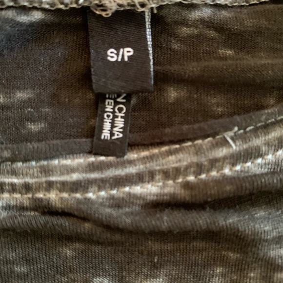 👜2 for $15 / Sheer grey/black Buffalo T-shirt - Picture 5 of 5